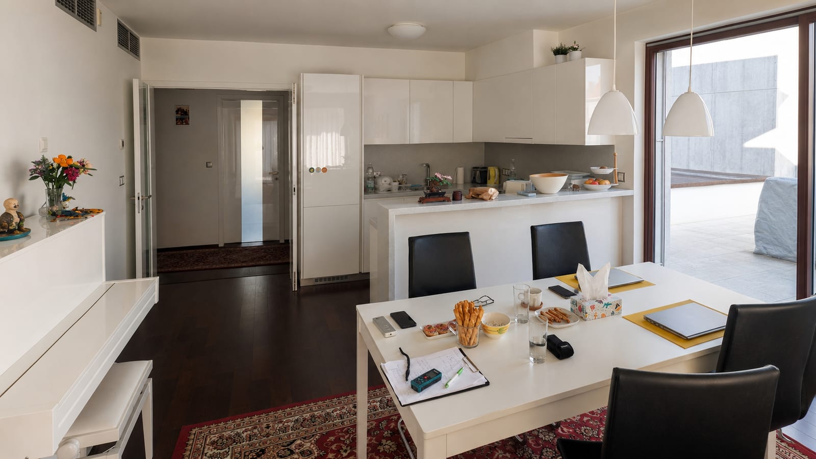 Původní stav kuchyně před rekonstrukcí, byt s velkou terasou Praha